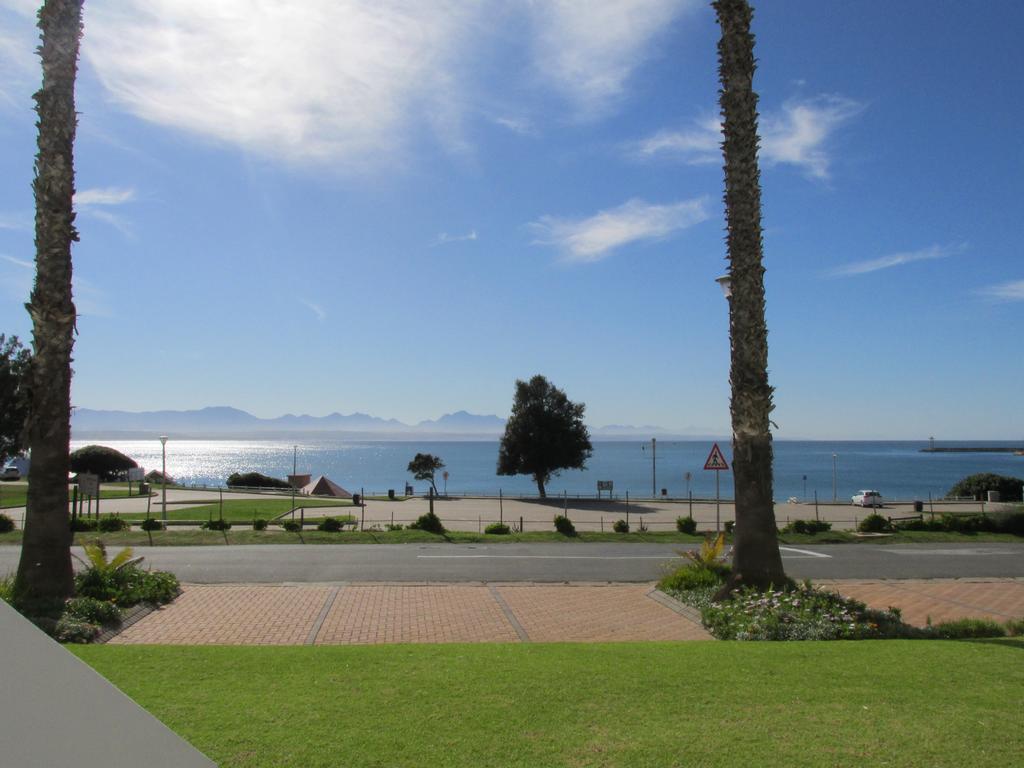 Point Village Accommodation - Santos 7 Mossel Bay Exterior photo